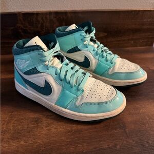 Teal Women’s Nike Air Jordans, size 8